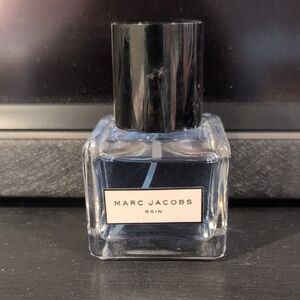 Marc Jacobs Rain Fragrance with Black Cap